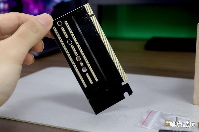 硬盘|M.2 SSD全盘数据对拷新思路，不必费劲拆装，一张转接卡解决问题