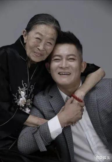 张少华|?“丑娘”张少华的艰辛过往，以及她和两个“儿子”的感人亲情