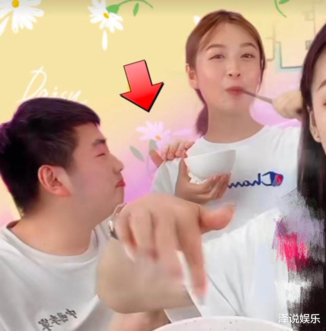 朱之文|朱之文儿媳前面直播，儿子在后面与女助理举动引热议，到底谁该反省