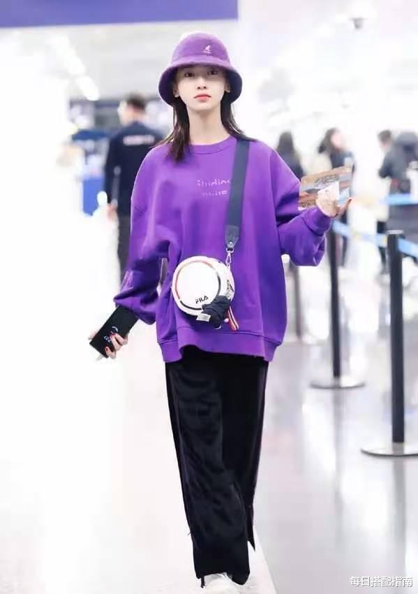 每日搭配指南 吴谨言瘦得“过分”了,连抹胸羽毛裙都撑不起,但看着挺好看的