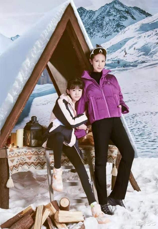 里尚七七 陆毅一家拍大片，女儿脸太长像是小老太，鲍蕾罕见掀开刘海大变样