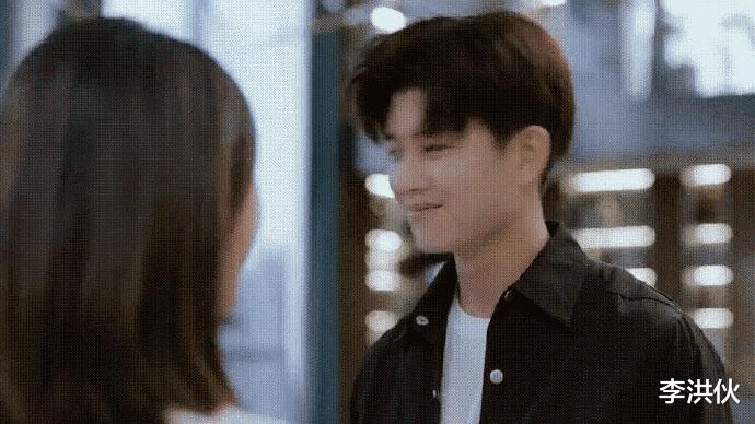 吻戏|新剧吻戏全部用吻替，任嘉伦对吻戏的操作引人不满：嘴镶金了吗？