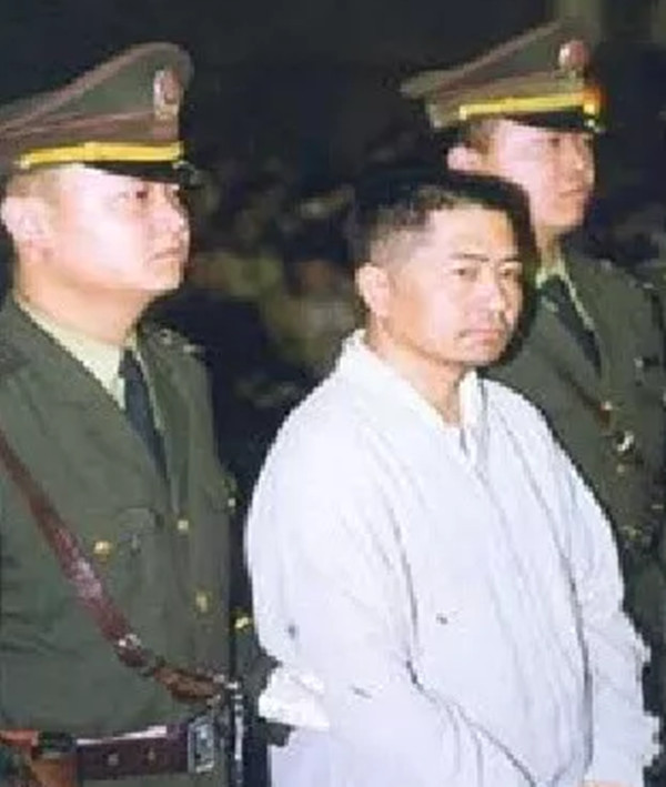 警察 昆明特大杀人劫车团伙一同作案，8名嫌疑人杀作案多达25起