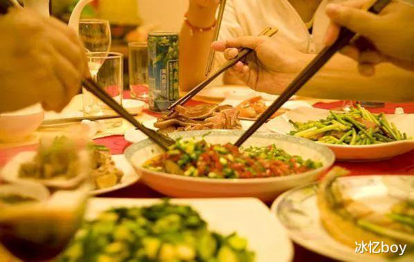 便秘|经常便秘的人，要少吃这3种食物，不然你的“肠子”要受折磨了