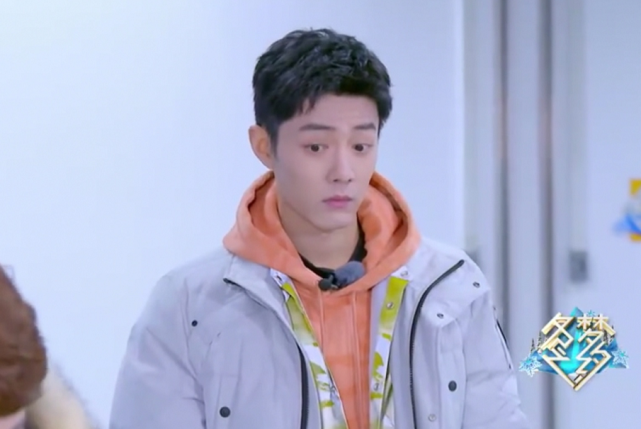 肖战|老喜剧人了！肖战《冬梦之约》挑战冰球，3次“出糗”逗乐导演组