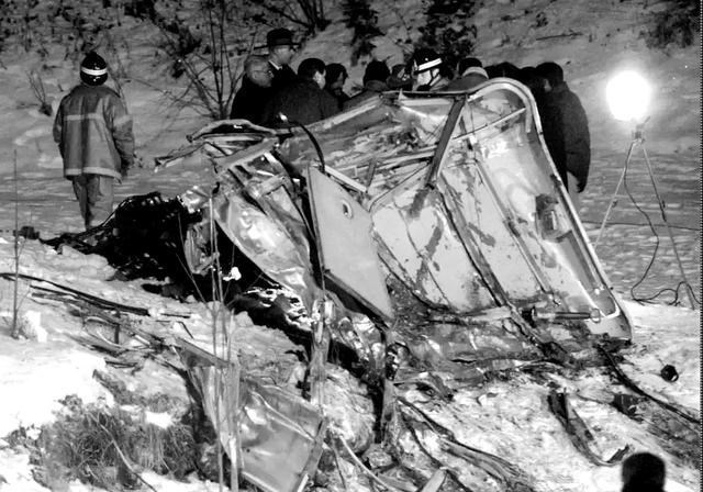 核潜艇|1988年美军战机翼切断阿尔卑斯山顶缆绳，缆车坠落，20人粉身碎骨
