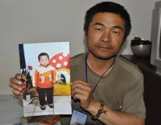 缓缓心理|寻子24年报废10辆摩托车，刘德华的“儿子”终于找到！但悲剧还没结束......