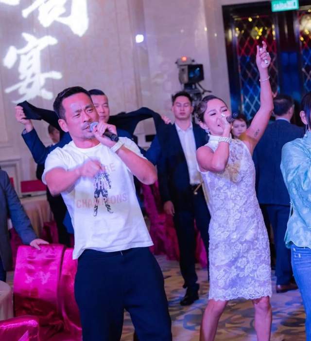 巩俐|陈慧玲携丈夫为干妈庆生，脚踩恨天高抢足风头，“乌鸦哥”罕露面