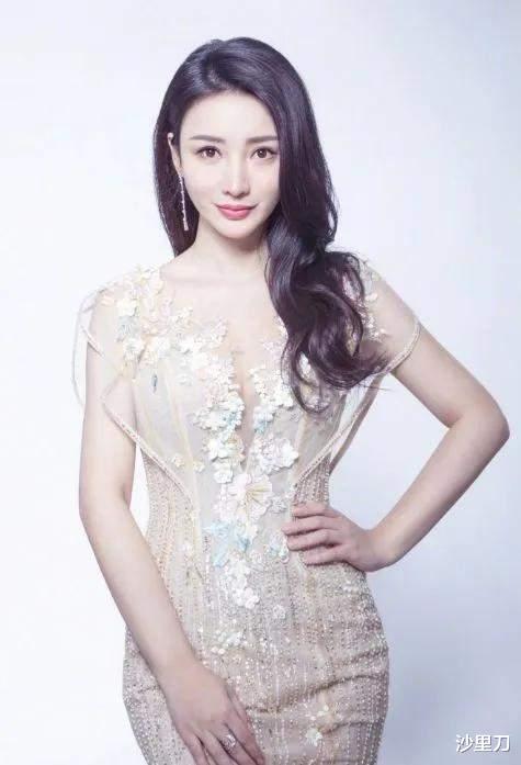 柳岩|因“伴娘门”事业一落千丈,正好摘掉往日“性感”标签再出发