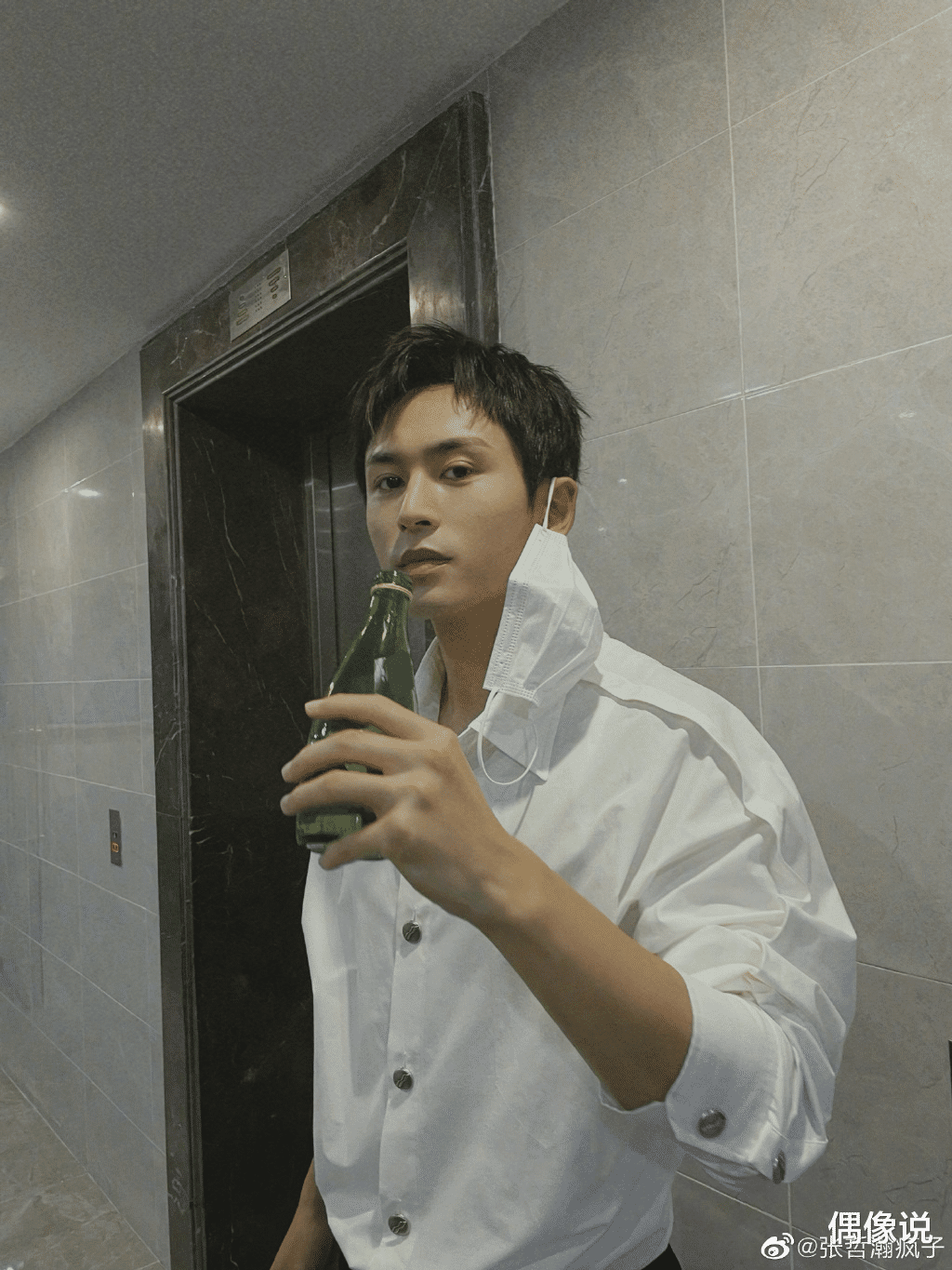 军人|张哲瀚妈妈公司被扒，名叫亚太荣，logo很日式，曾为儿子写长文