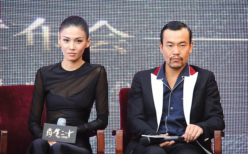 全球时尚号|“龙女郎”张蓝心好骨感,蕾丝服装凸显好身材,大长腿比例逆天