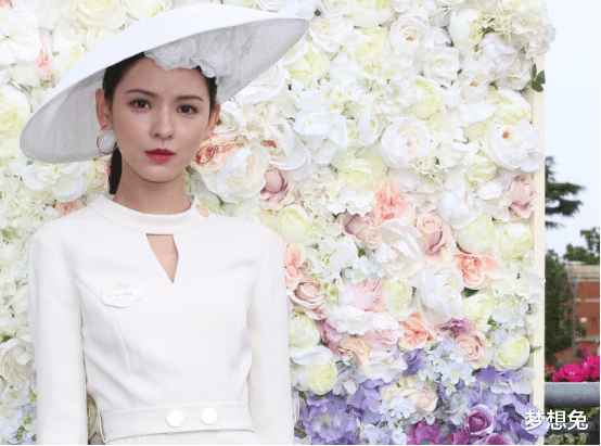 小姐姐|张予馨，是一个细腰长腿的小姐姐，想减肥所以经常看她的照片