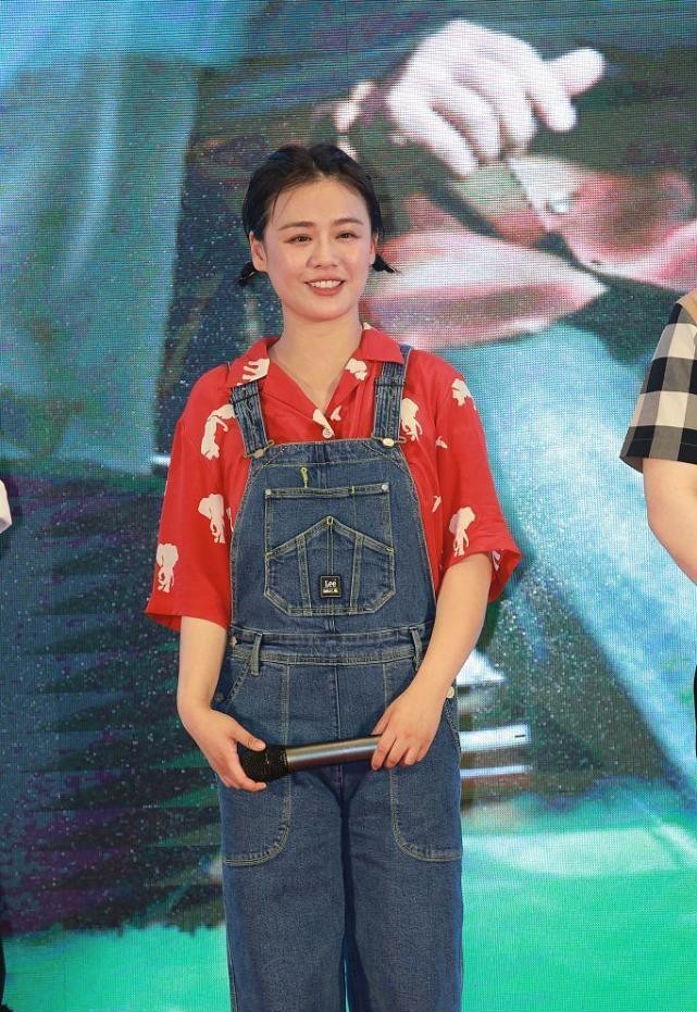 土豆泥 马思纯谈了恋爱后更嫩了，“妹妹头”看着真乖，还显得挺瘦的