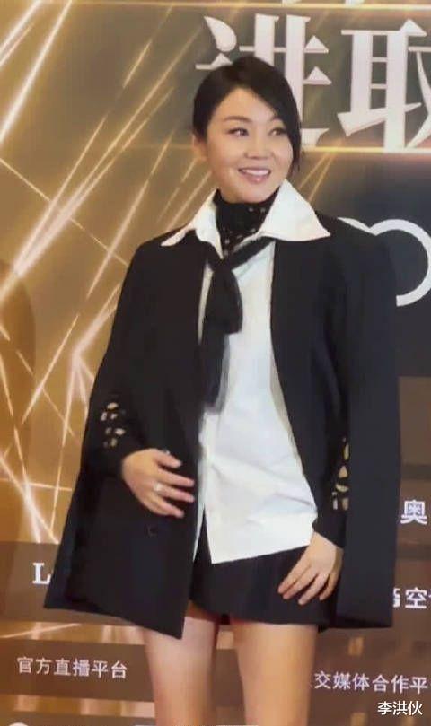 闫妮|女星走红毯各种露法博关注，网友：实力派都把自己裹得严严实实