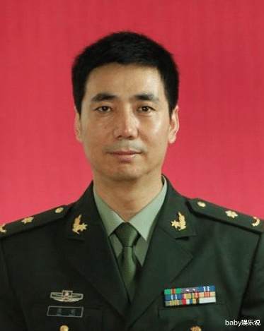 范明|范明：娶大6岁二婚女当老婆，对继子视如己出，今继子成国家骄傲