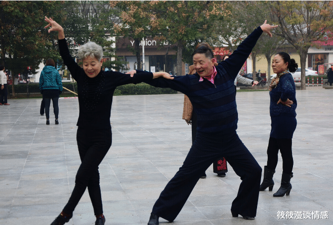 筱筱漫谈情感|56岁阿姨：跳了六个月交谊舞，舞伴要求同居并揩油，我果断退出