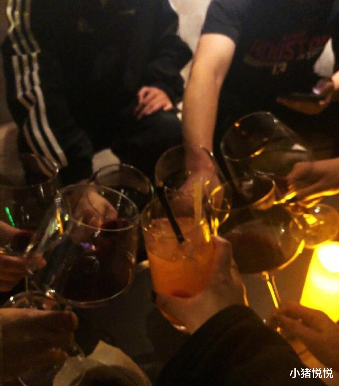 小豬悅悅 同學聚會消費8600，眾人紛紛去衛生間，農民工結完賬，個個都回來了