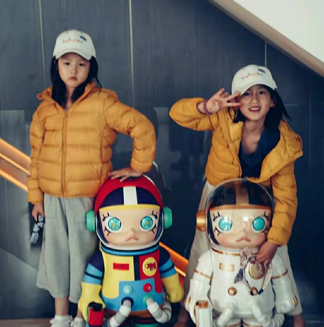 孙莉|孙莉晒小女儿和朋友的闺蜜照,妹妹人儿小小年纪,镜头感就很足