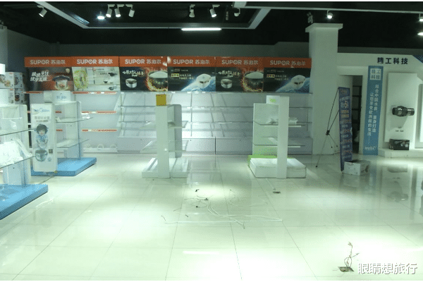 眼睛想旅行 四川历经3次倒闭的商场，因租金昂贵遭嫌弃，终究还是跌入低谷了