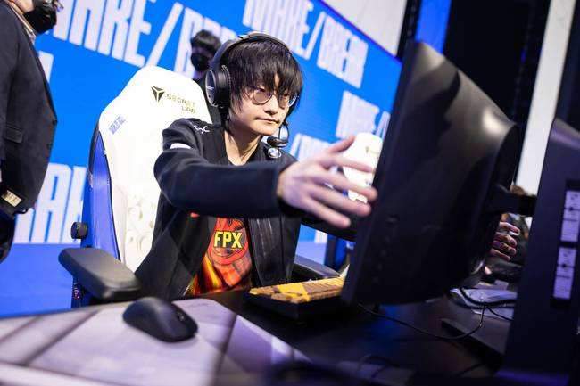 热血传奇|LOL:Tian加入TES实锤!Faker传达职业选手十大原则