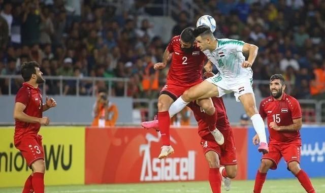 一个人的夜晚 3-2,大冷门!中东黑马4轮拿5分,稳坐小组第三,国足只能眼红