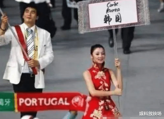 王牌对王牌|还嫌《王牌对王牌》中的费费没用？得知她的另一身份，失敬失敬