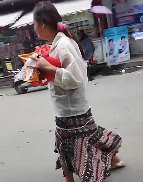 南有相思木 从学霸到流浪女，广西“花姐”再怀第4胎，网友：孩子他爸又是谁