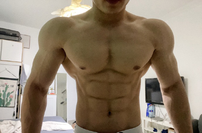 健身圈一哥|肌肉型男最爱深蹲，蹲开心了不想停，蹲不开心一组都不想做！