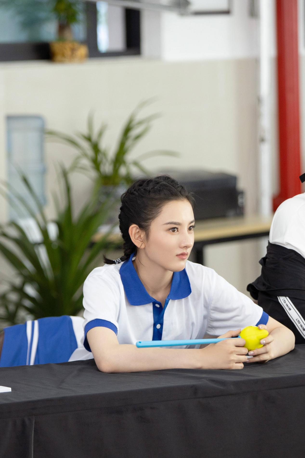 时尚圈的奇葩大喵|早生20年港圈要变天！深似张柏芝颜巅时期，出道至今仍是时尚宠儿