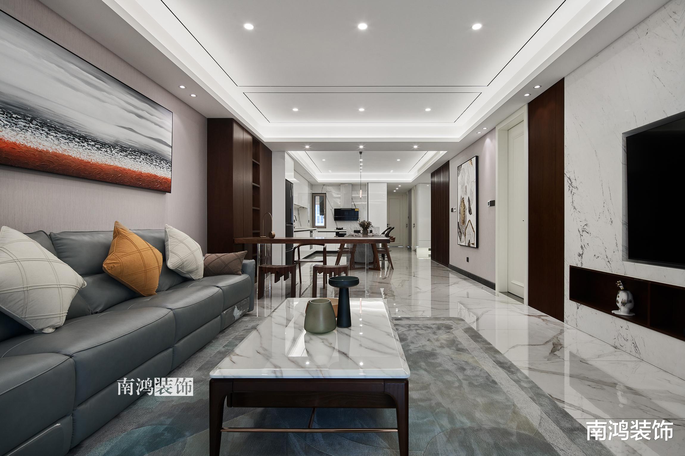 192㎡三室两厅,胡桃木引领潮流,开放式餐厨是真的香!