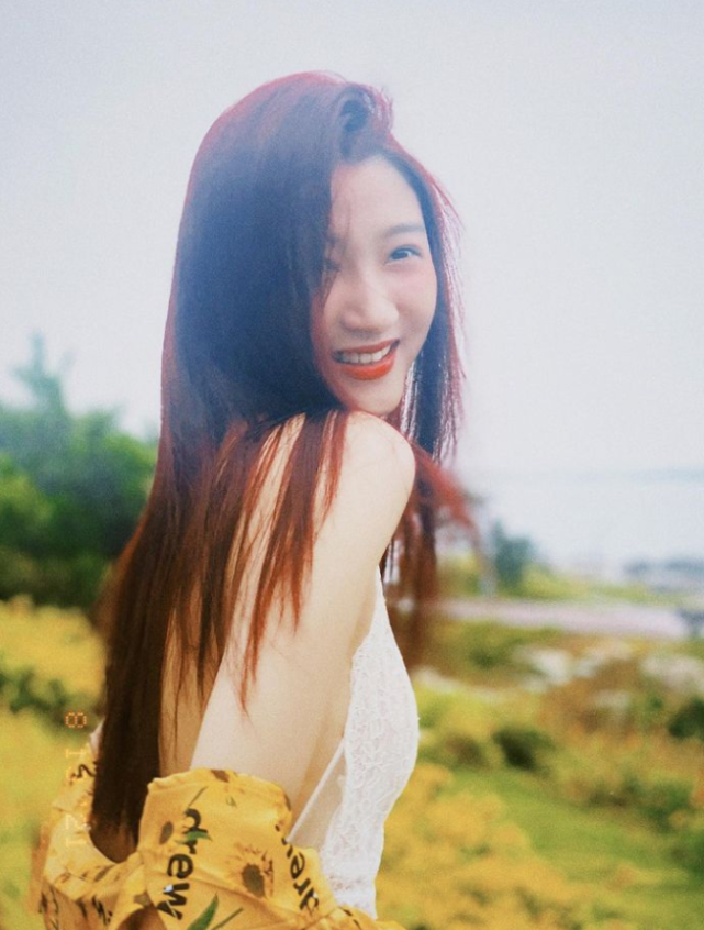 鹿晗|太甜了！鹿晗连续两天陪关晓彤打羽毛球被偶遇，不怕曝光被夸赞