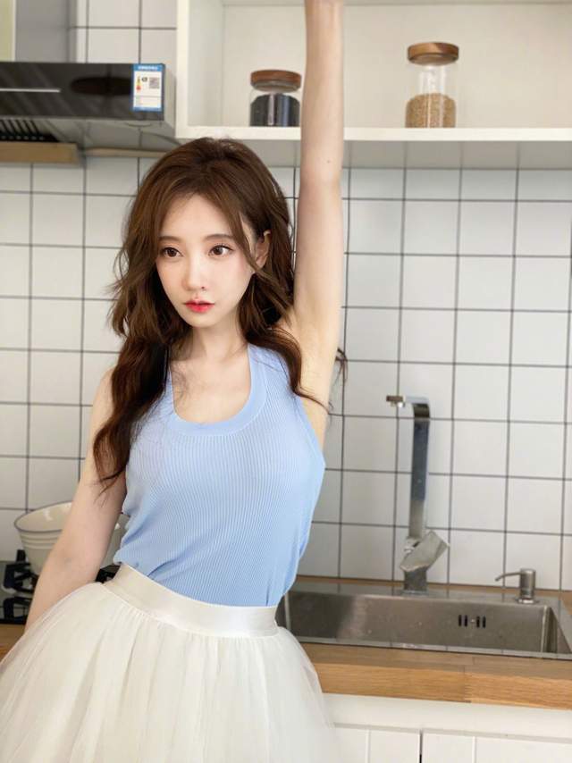 冯提莫|冯提莫最新变装视频上线，七夕将于小仙若合体，演艺路再上一层楼