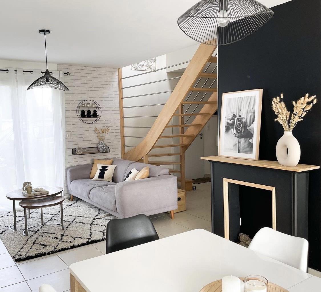 法国女主家中的精致场面：门前庭院，绿树成荫，这生活好惬意！