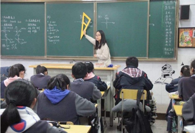 大学|过来人票选“十大后悔专业”，会计、教育均上榜，一入医学深似海