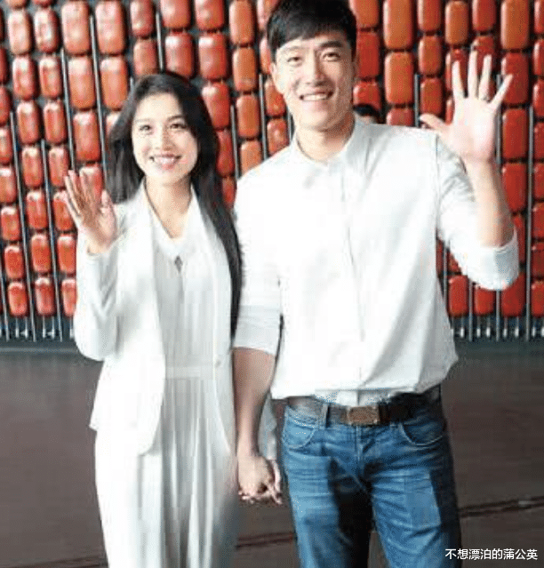 葛天|刘翔前妻葛天晒玫瑰花和钻戒，疑暗示新恋情，却被网友嘲：你是二手货