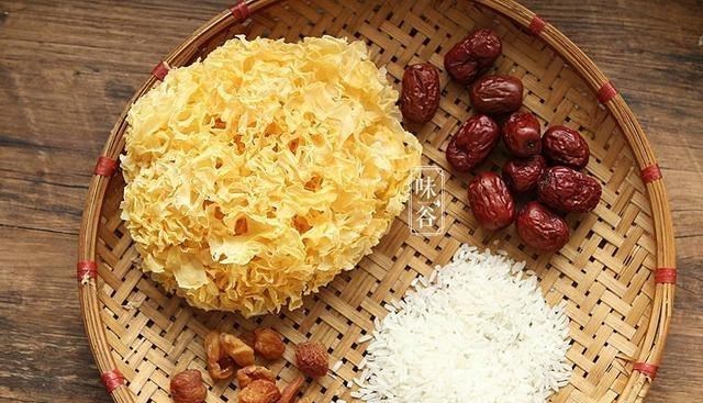 银耳|立秋将至，女人再忙也要喝这粥，软糯顺滑，胶质满满，美美过秋天