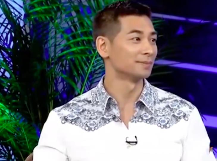 失控的小青蛙|赵文卓晒结婚十周年照,妻子珠宝加身显贵气,曾被嘲丑今气质取胜