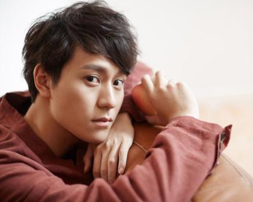 秦俊杰|她将弟弟带入演艺圈，如今自己一直不温不火，弟弟却成功出名