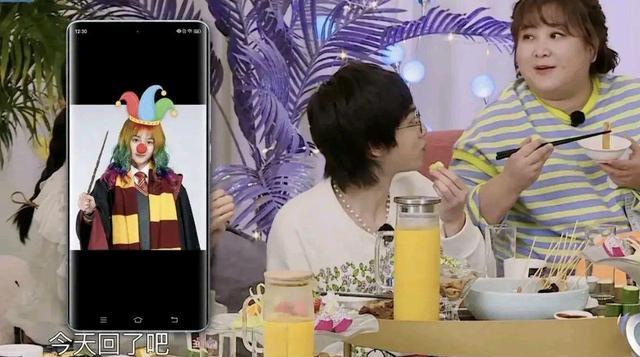 关晓彤|关晓彤爆料王牌家族塑料友情，私下里根本不像台面上那样