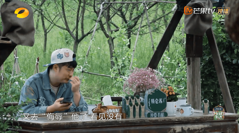 李诞|李诞连钓鱼都觉得累，抱怨没睡午觉，被彭昱畅怼：都被你哈哈没了