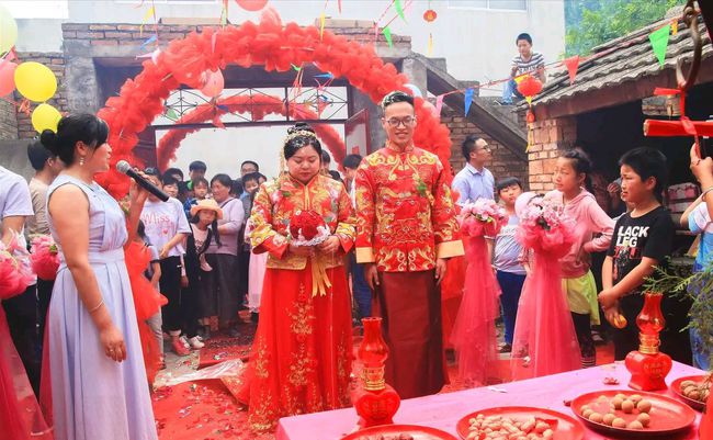 海口 让女儿早婚，收取天价彩礼，竟然是为了降低儿子光棍的风险？