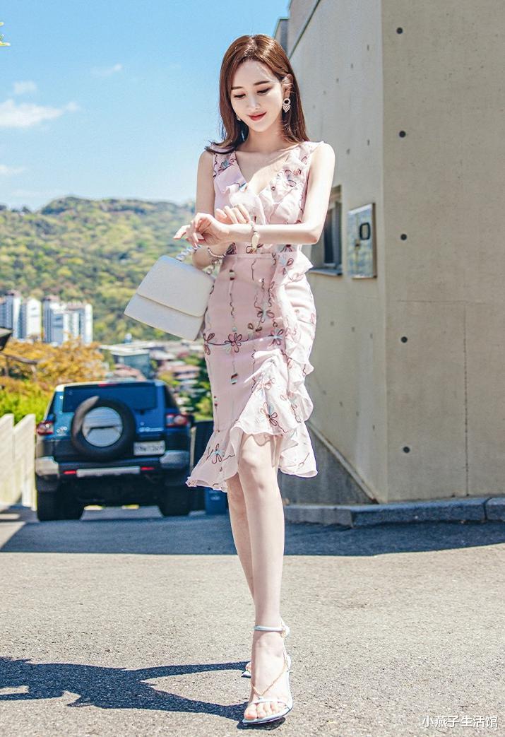 小燕子生活馆 法式优雅荷叶边包臀裙,性感气质的雪纺无袖连衣裙穿搭