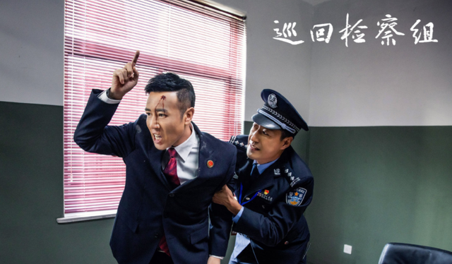 情窦初开的青春|重温《巡回检查组》才发现，真正的“甩棍”不止一人，藏得太深