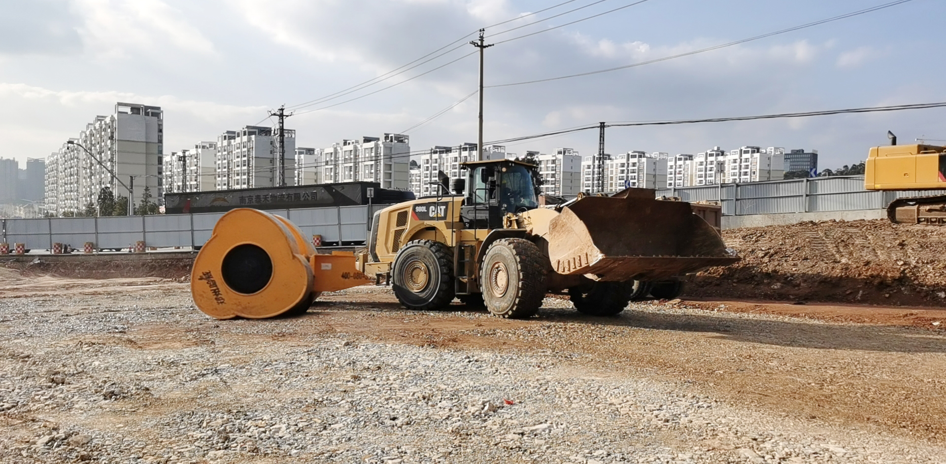 50装载机冲击压路机是否能达到施工要求?