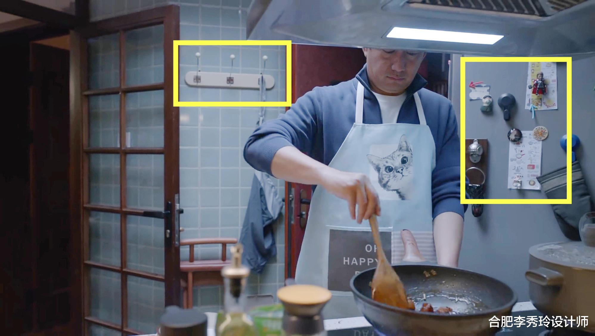 陈卓家的厨房更有看头,3㎡左右,纯靠4个设计做到小面积杂而不乱