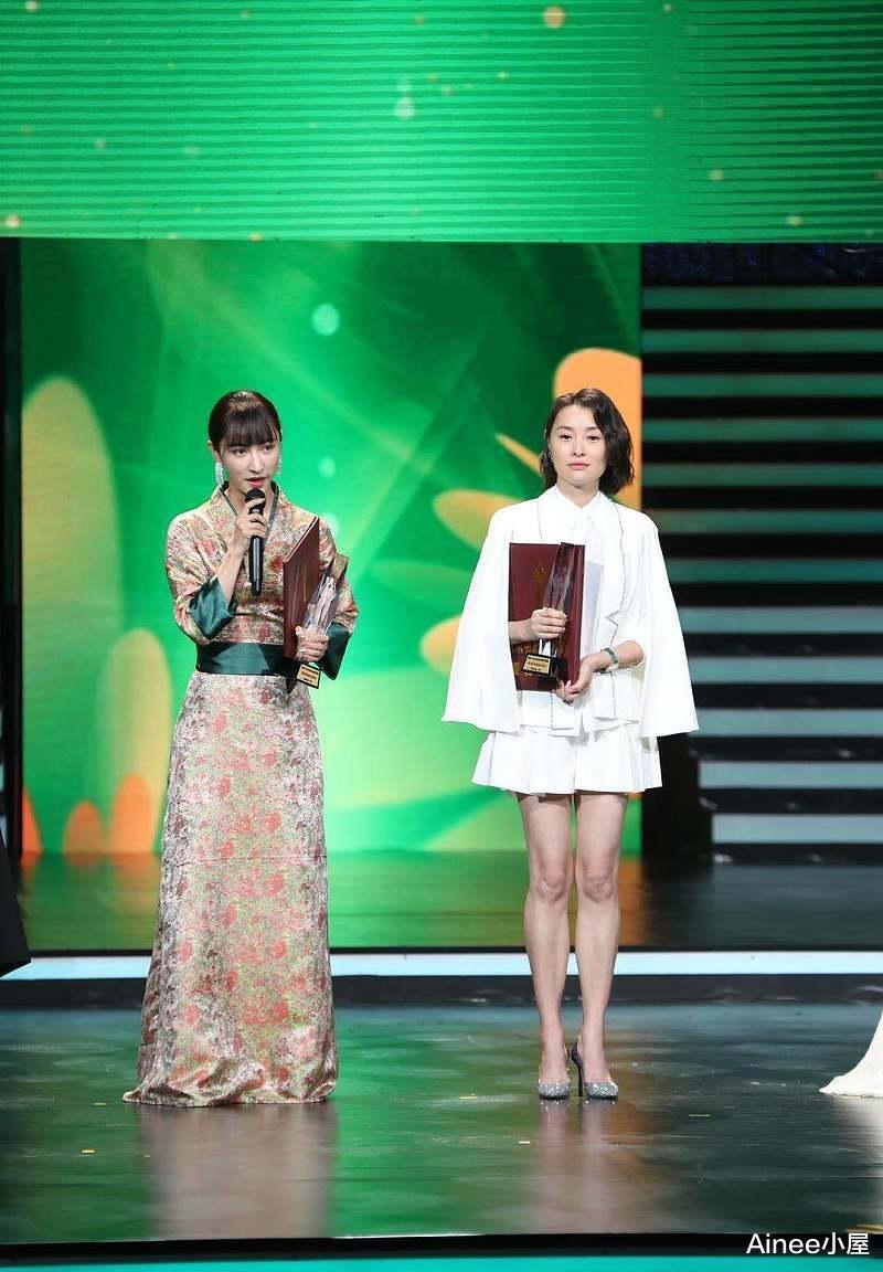 穿衣搭配|吴越被发型“坑”了，凌乱刘海贴头皮，还好一身清爽色显气质