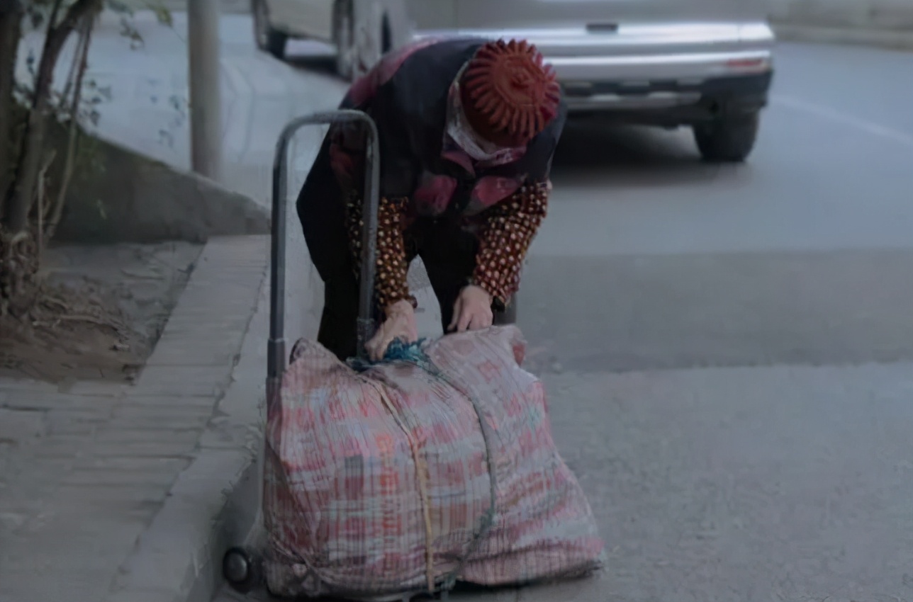 糖果的妈妈|年轻时的任性换来“晚景凄凉”，真的会有父母，让儿女想躲着走？