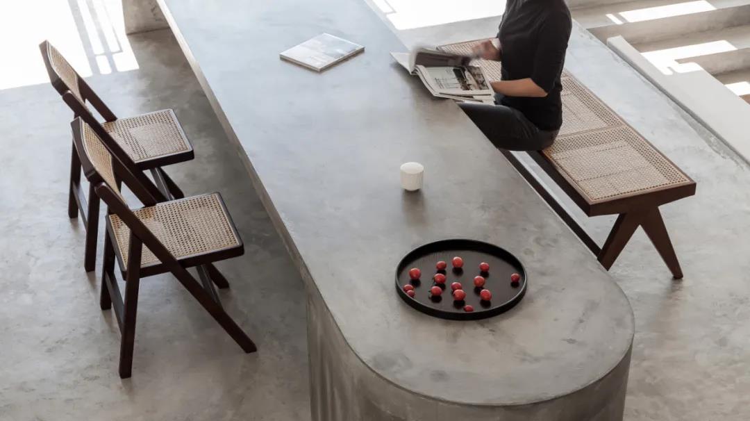 30块钱一袋的水泥过时了，我家用这种“水泥”了，有无缝效果