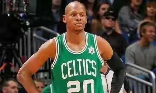 雪落无尘谈|单赛季300记三分有多难?雷阿伦克莱都没做到,历史上仅两人完成