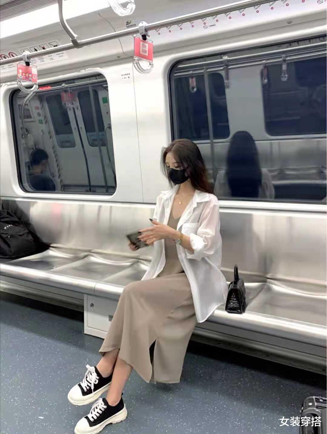 女装穿搭|吊带连衣裙搭配什么外套显高档